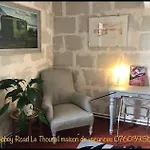Homestay Abbey Road *